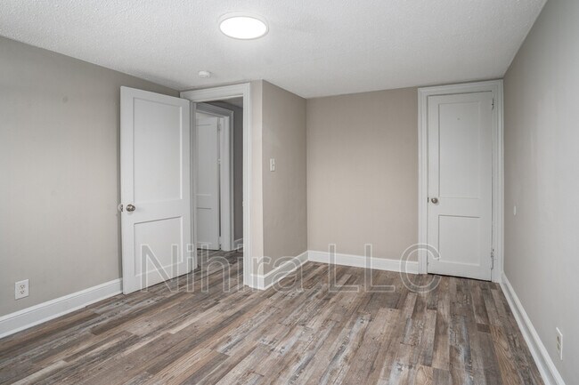 Building Photo - 814 Sunset Ave