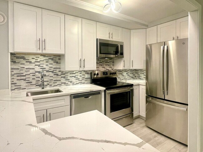 Building Photo - 40 E 9th St