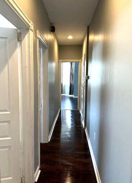 Building Photo - 4909 Cedar Ave