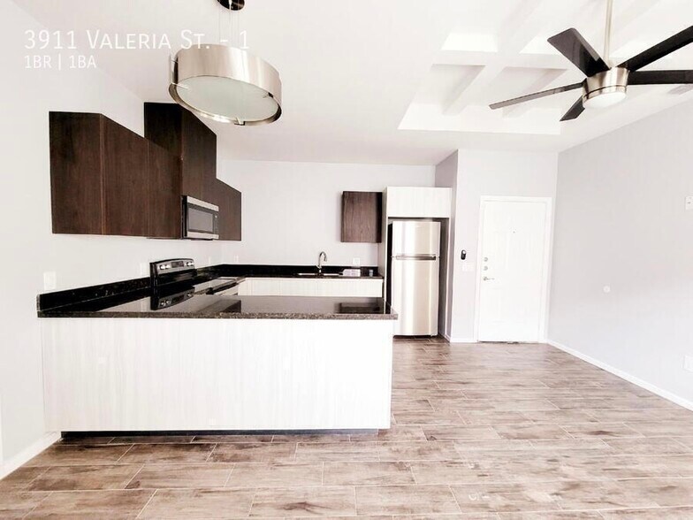 Building Photo - 3911 Valeria St