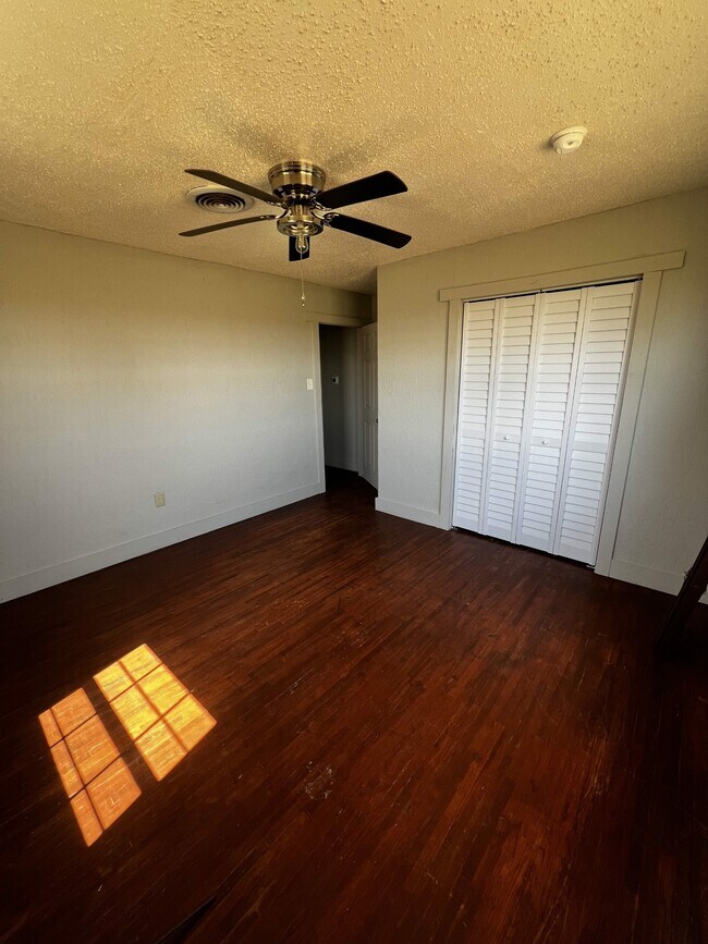 Building Photo - 212 W Broadway