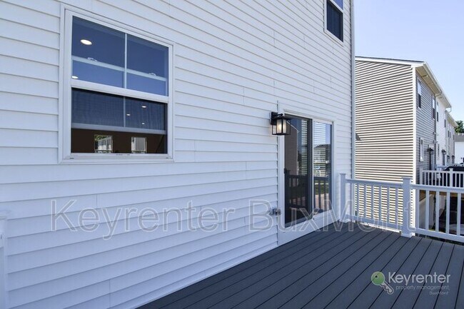 Building Photo - 4991 Franklin Cir