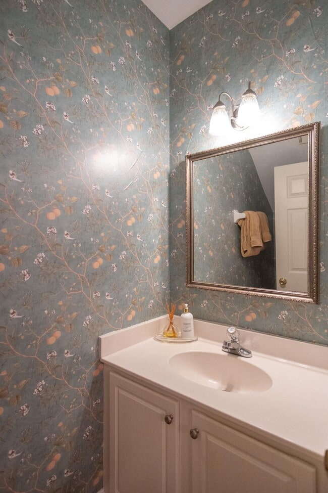 Building Photo - 525 Rienzi Dr