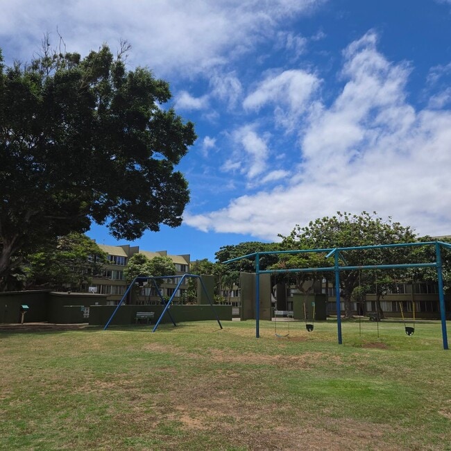 Building Photo - Freshly Painted 2 Bedroom Harbor Lights Co...