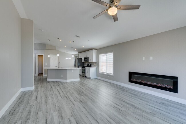 Building Photo - Completely upgraded 3 bedroom home in Macd...