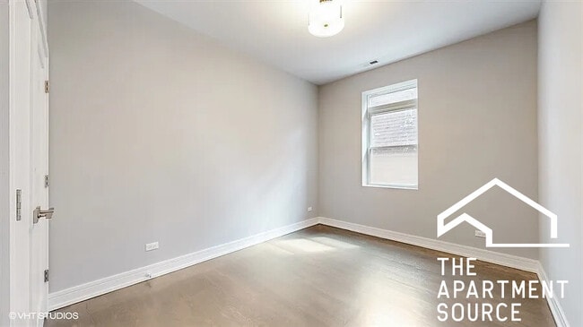 Building Photo - 3253 N Elston Ave