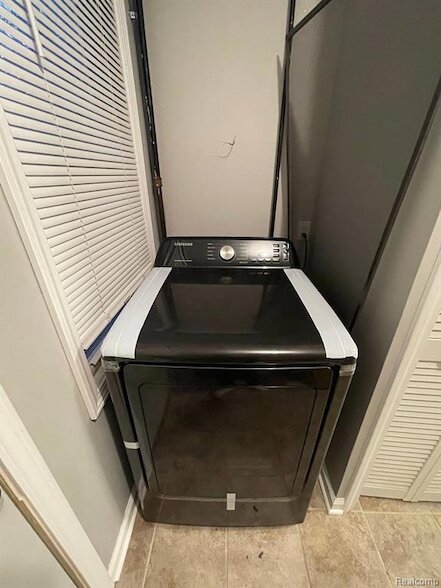 Building Photo - 6102 Harrison St