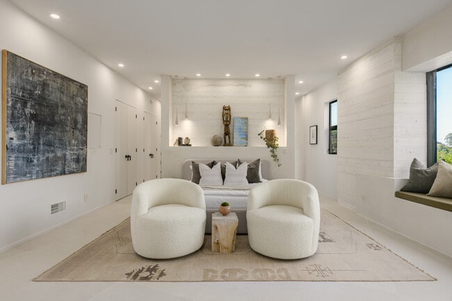 Building Photo - 8896 Lookout Mountain Ave