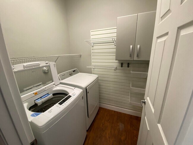 Building Photo - 9238 Wrangler Dr