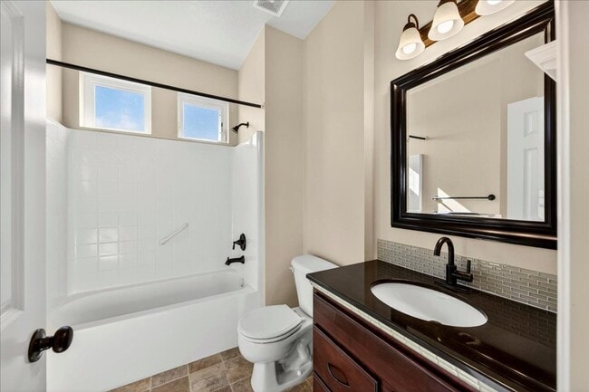 Building Photo - Stylish Multi-Level Condo in West Boise