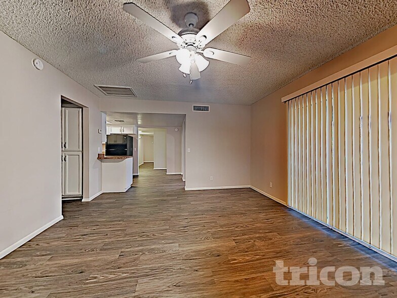 Building Photo - 3921 W Rue De Lamour Ave