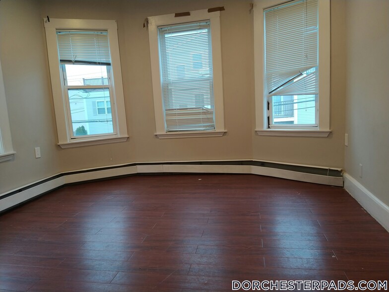 Building Photo - 44 Fenton St