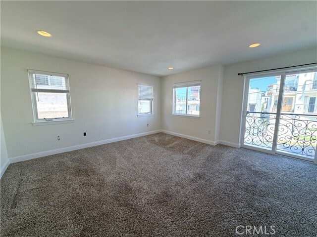 Building Photo - 710 1st Pl