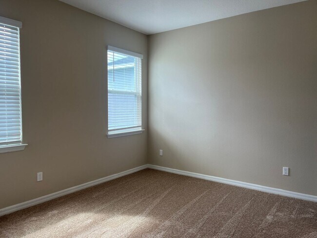 Building Photo - 2601 Pinnacle Ln