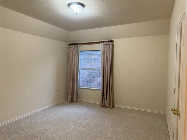 Building Photo - 4000 Kenwood Dr