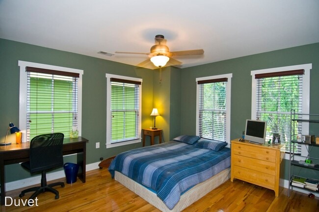 Building Photo - 4 br, 3.5 bath House - 76 Morris Street A