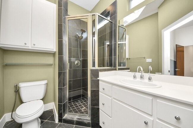 Building Photo - 1610 Calumet St