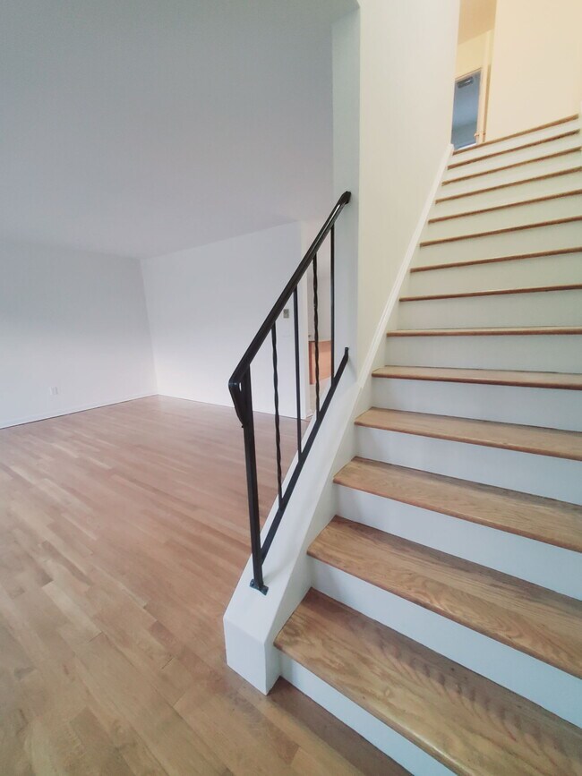 Building Photo - 94 Harbor Dr