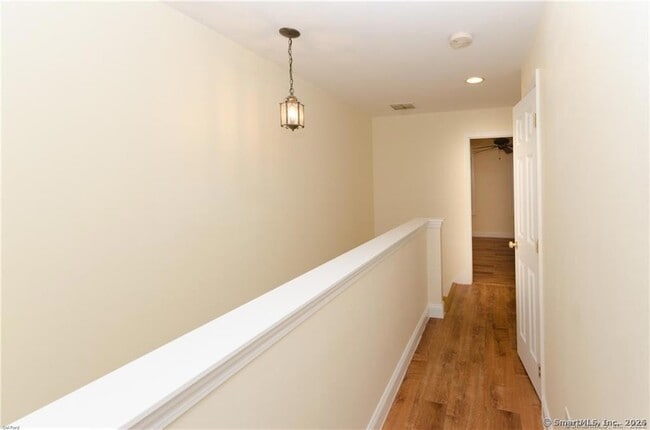 Building Photo - 527 W Thames St