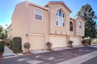 Building Photo - Spacious 3 Bedroom Condo for Rent in Linco...