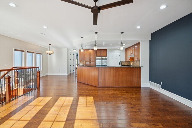 Building Photo - 934 W Huron St