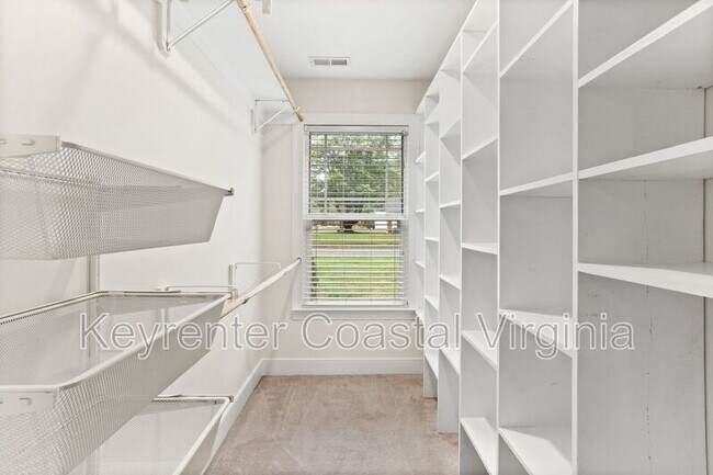 Building Photo - 40 Normandy Ln