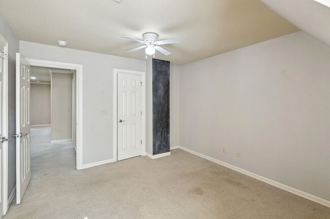 Building Photo - Resort-Style Living in Bixby!