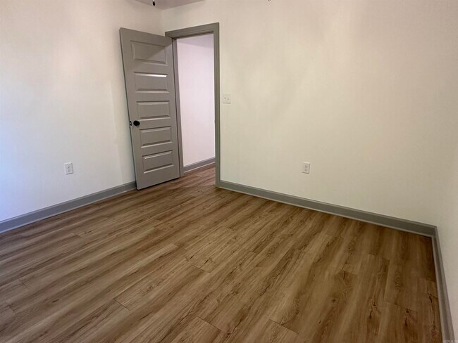 Building Photo - 501-Apt9 E 21st St