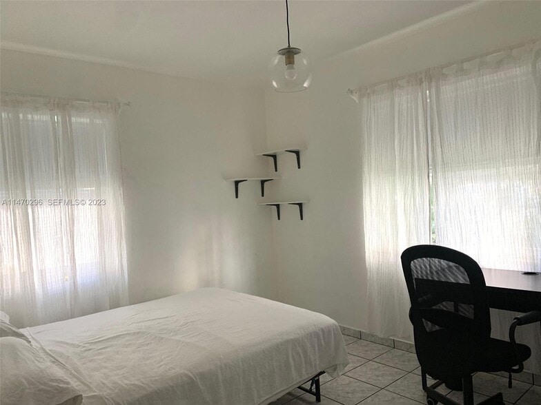 Building Photo - 2131 Arthur St