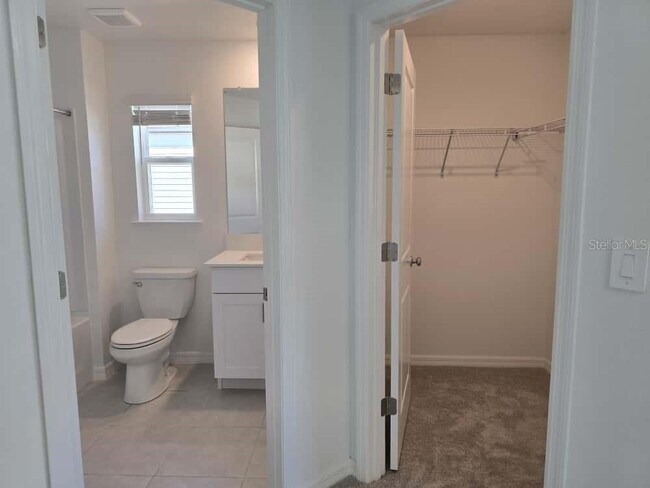 Building Photo - 10135 Trumpet Honeysuckle Wy