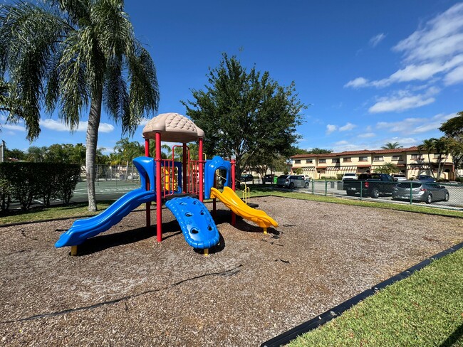 Building Photo - 8819 Springtree Lakes Dr