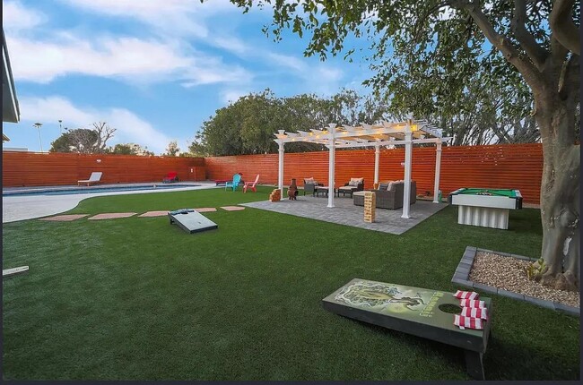 Building Photo - 5046 E Columbine Dr