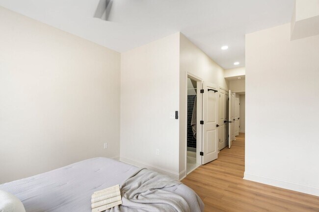 Building Photo - Beautiful 3 Bedroom 4 Bathroom East Baltim...