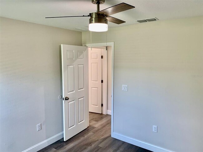 Building Photo - 6338 Lenape Ln