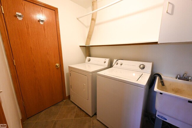 Building Photo - 28777 Berwick Ct
