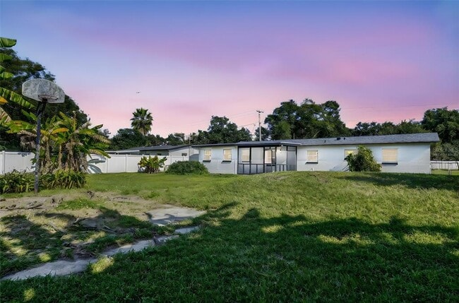 Building Photo - 3034 Touraine Ave