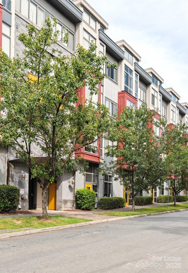 Primary Photo - 514 W 10th St