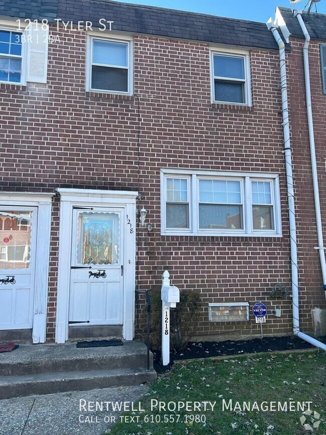 Building Photo - Beautiful 3 Bedroom  1.5 Bath  townhome in...