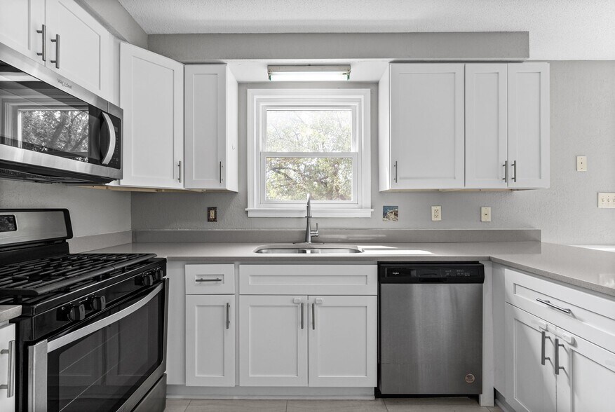 Building Photo - 718 Jace Dr