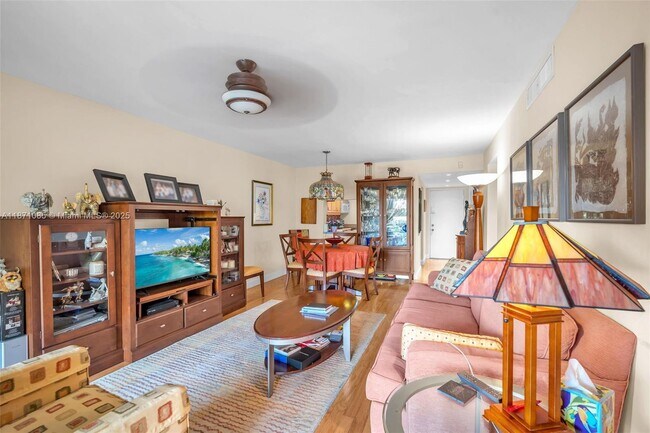 Building Photo - 2311 S Cypress Bend Dr