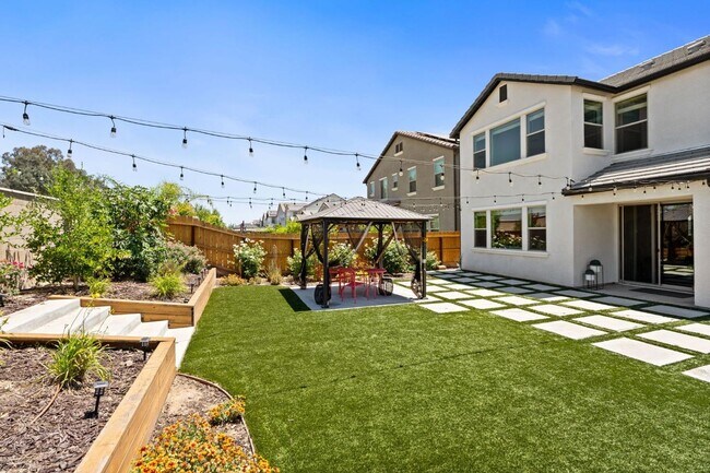 Building Photo - Copper River Canvas on the Bluffs! 4B/3BA ...