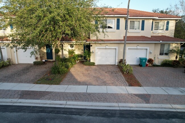 Building Photo - 2789 S Evergreen Cir