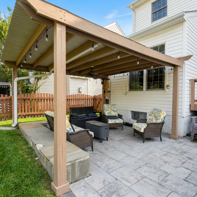 Building Photo - 11159 Pond Fountain Ct