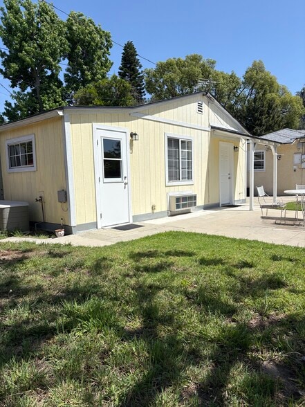 Building Photo - 2405 W Monterey Ave