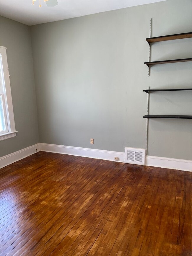 Building Photo - 3290 E 146th St