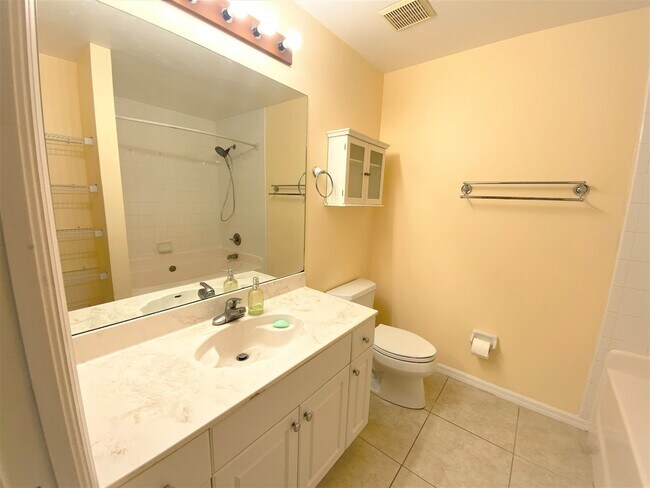 Building Photo - ** GOLDEN GATE ESTATES ** 3 BED / 2 BATH -...