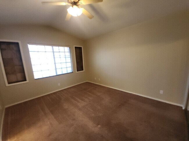 Building Photo - Immaculate Two Story Townhouse style Condo in Summerlin.