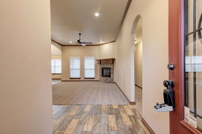 Building Photo - Beautiful & Large 4 Bed 2 Bath Home in Edmond!