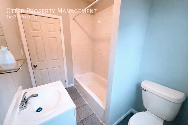 Building Photo - 1432 S 58th St