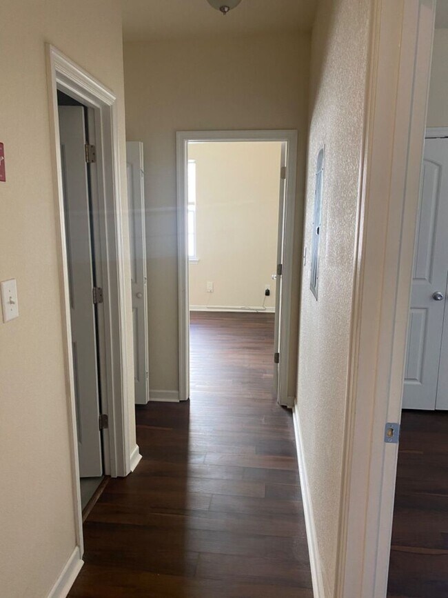 Building Photo - 5500 Muth Ct